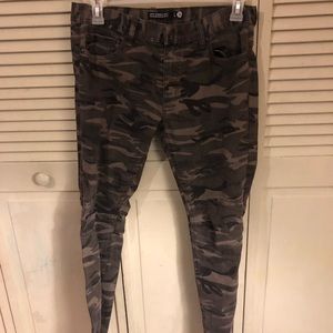 Skinny straight camo jeans